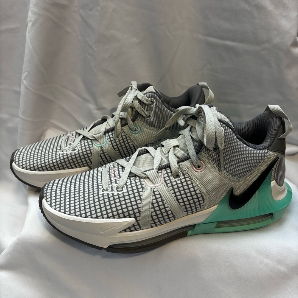 Nike LeBron Witness 7